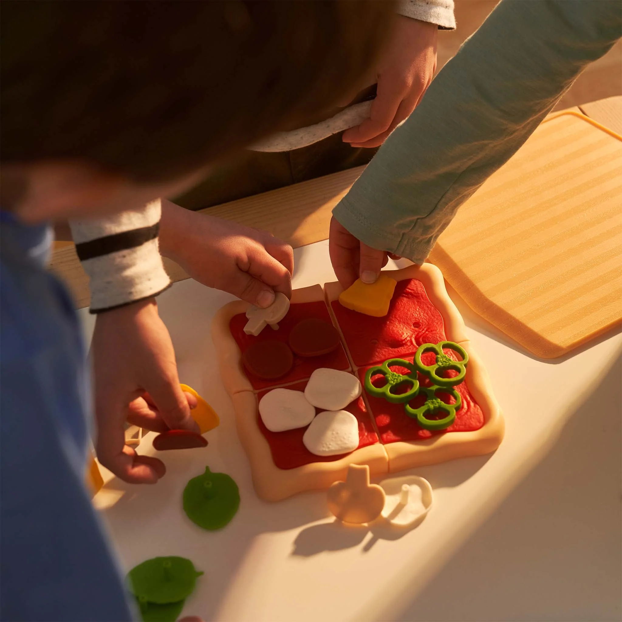 Casdon Ooni Toy Pizza Topping Station - Image 3